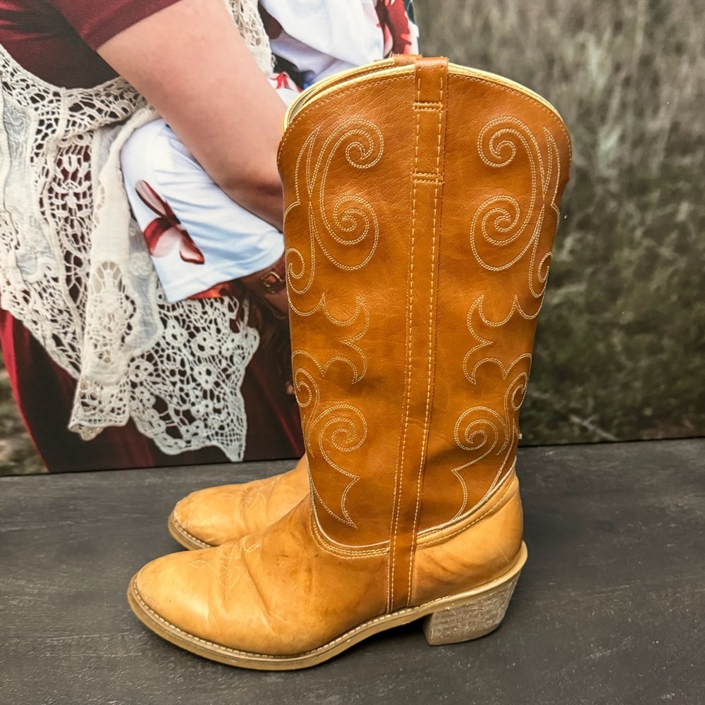 Vintage Dingo Brown Tan Distressed Leather Western Boots Womens Size 9 RARE